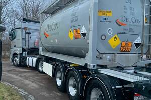 Photo: rear view - truck with dangerous goods container